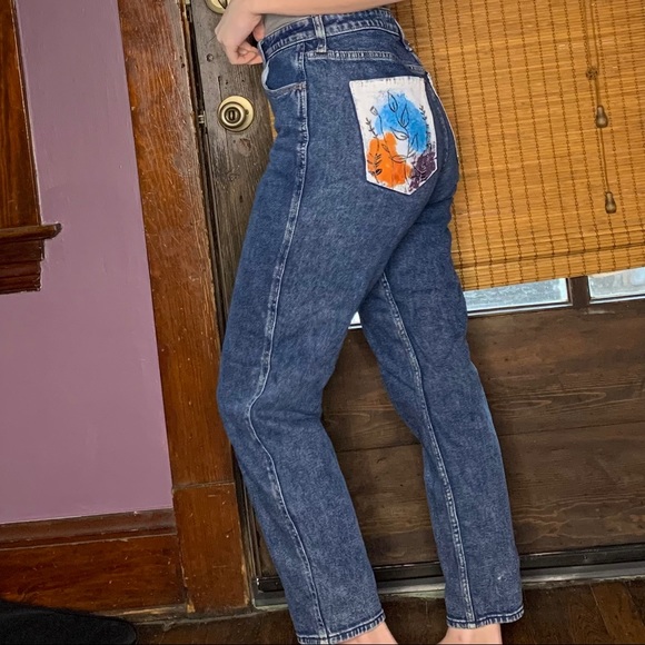 Dark Wash Hollister Trendy Mom Jeans - Picture 3 of 5
